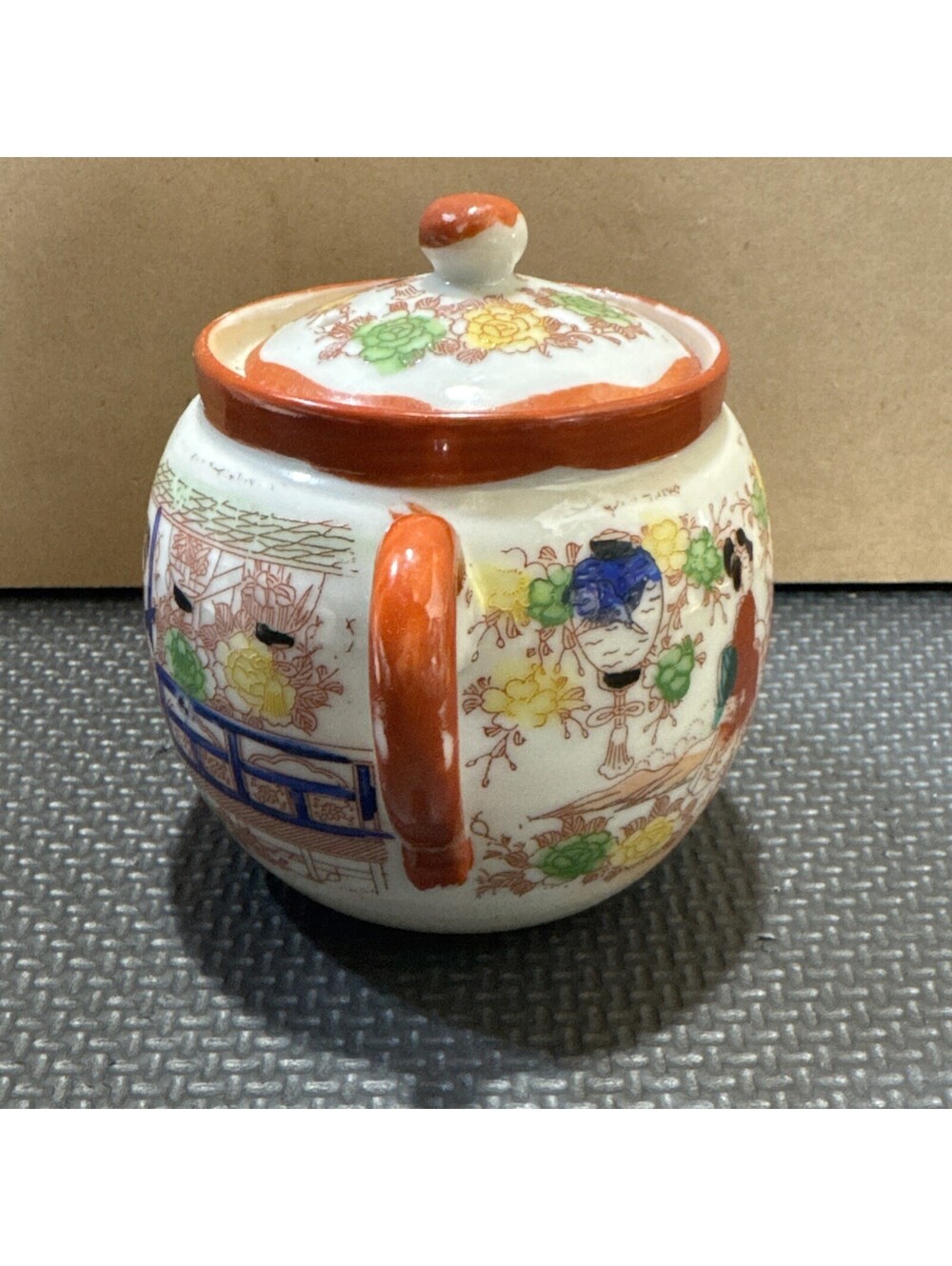 Vintage Small 1950s Japanese Tea Pot Geisha Hand-Painted Glazed Porcelain - Picture 3 of 9